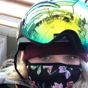 Meet your Posher, Caitlin